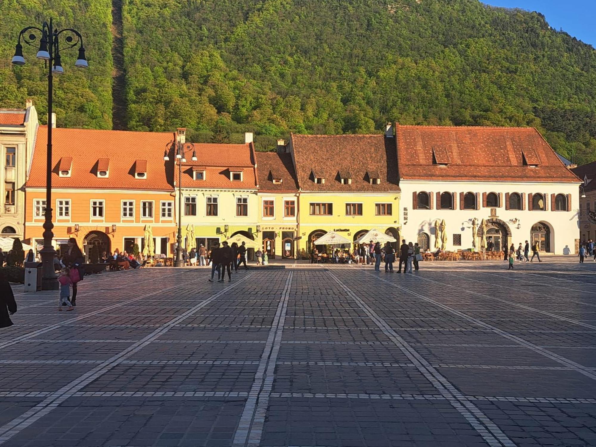 4 Rooms Piata Sfatului Brașov Exterior foto