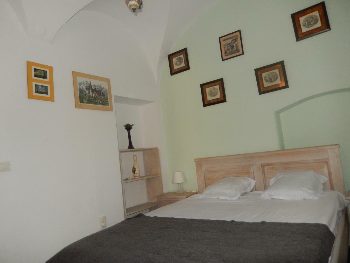 4 Rooms Piata Sfatului Brașov Exterior foto